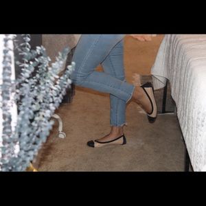 VINCE CAMUTO FLATS SIZE 7